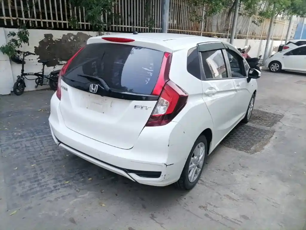 Honda Fit — фото 7