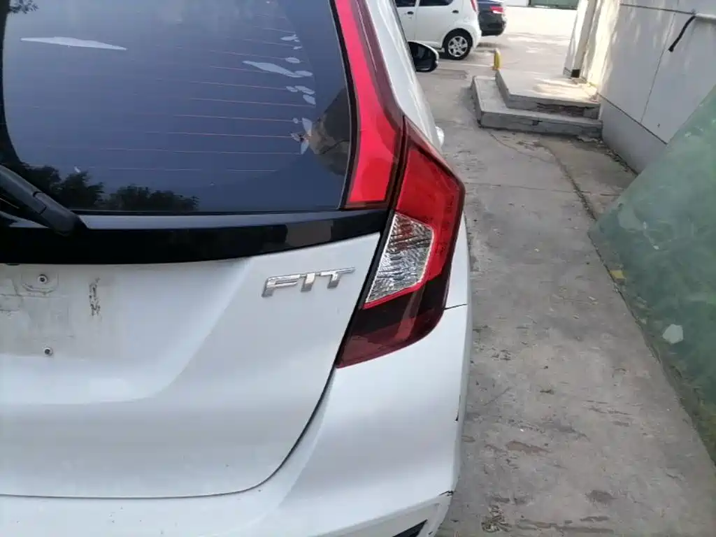 Honda Fit — фото 8