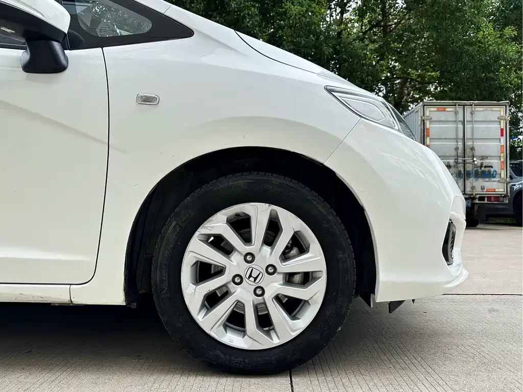 Honda Fit — фото 11
