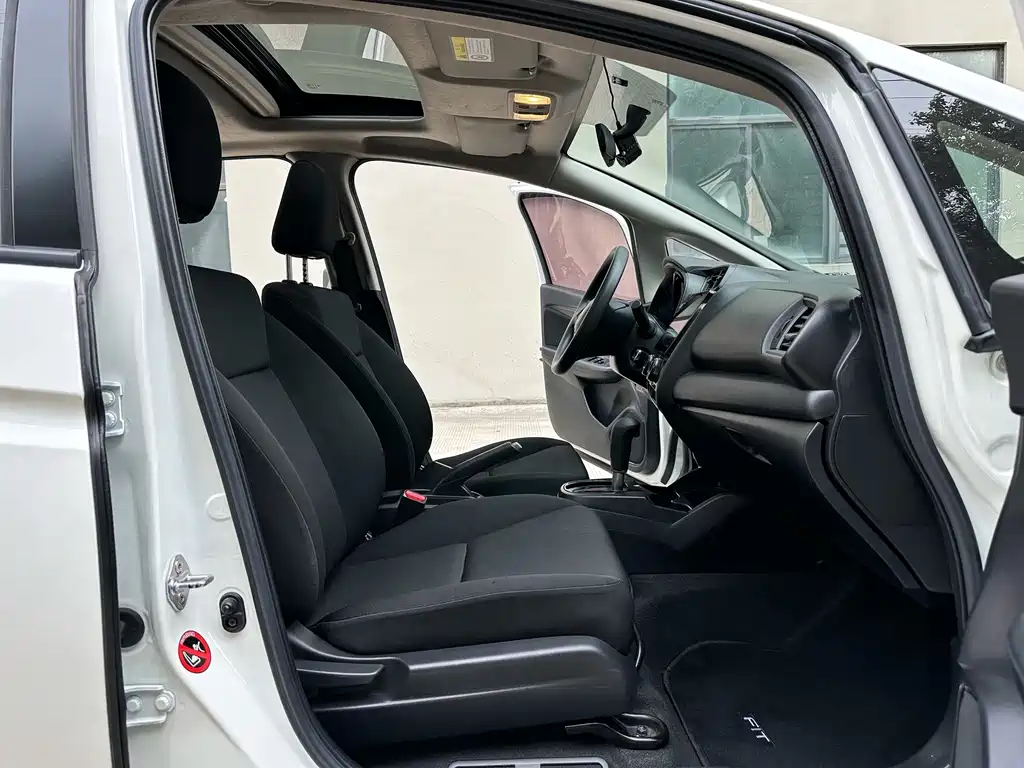 Honda Fit — фото 4