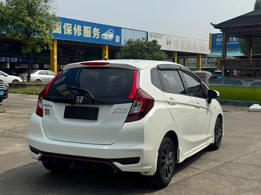 Honda Fit — фото 8