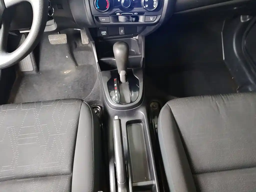 Honda Fit — фото 14