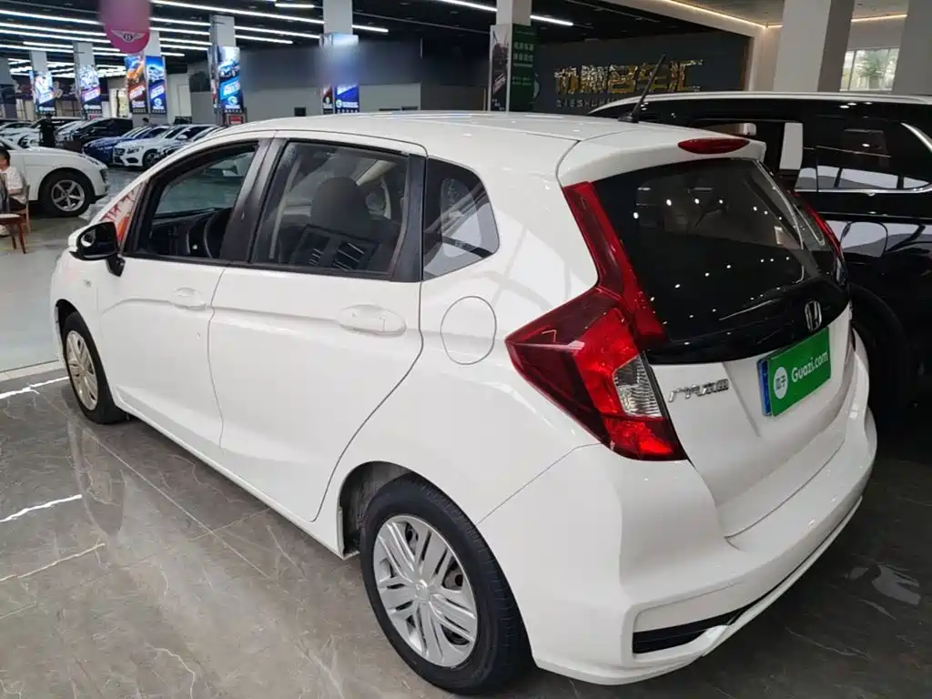 Honda Fit — фото 5