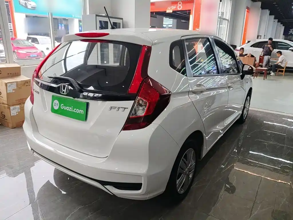 Honda Fit — фото 7