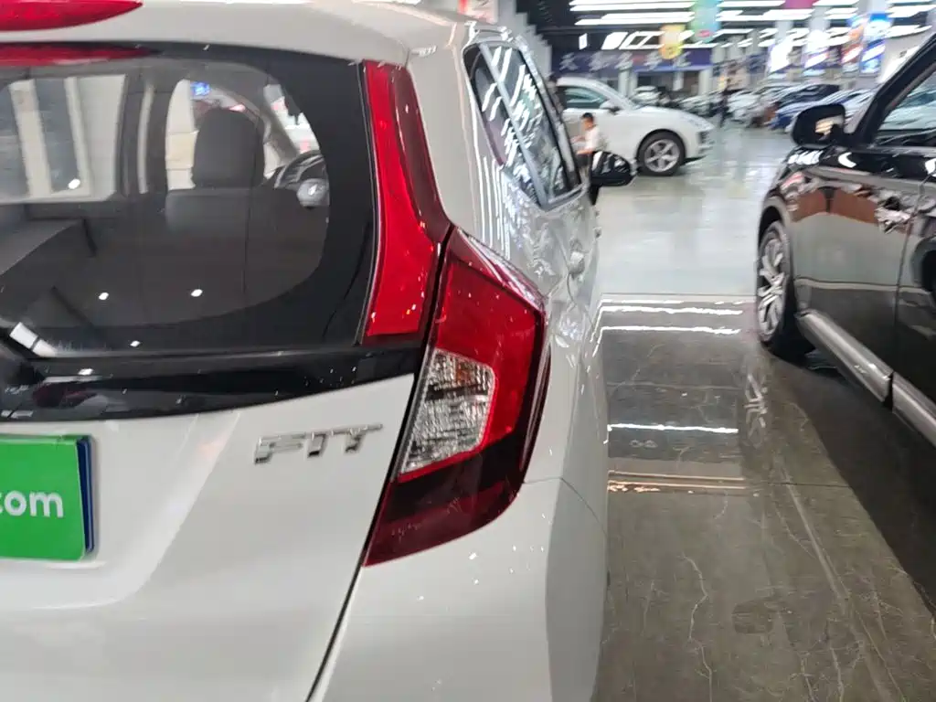 Honda Fit — фото 8