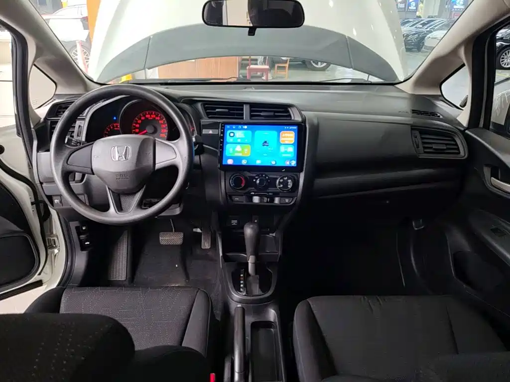 Honda Fit — фото 10
