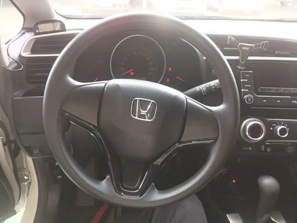 Honda Fit — фото 11