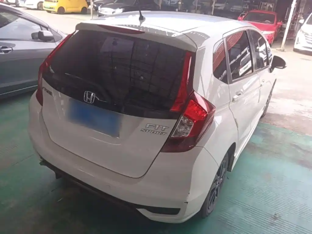 Honda Fit — фото 7