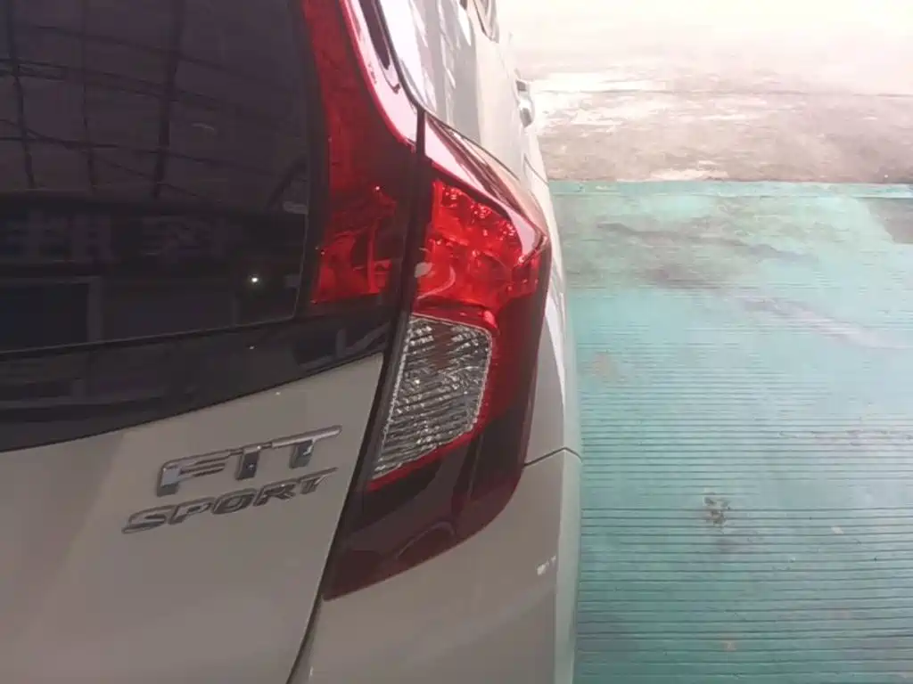 Honda Fit — фото 8