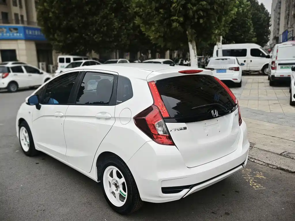 Honda Fit — фото 7