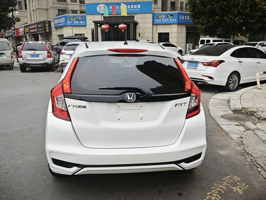 Honda Fit — фото 8