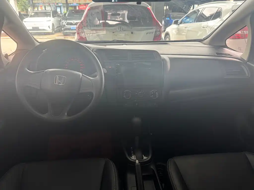 Honda Fit — фото 7