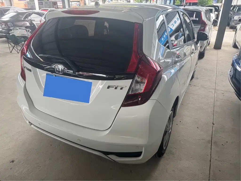 Honda Fit — фото 9