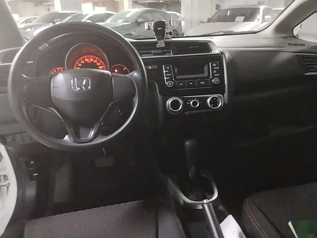 Honda Fit — фото 5