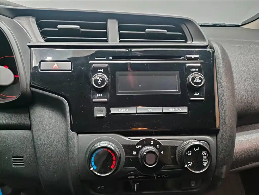 Honda Fit — фото 11