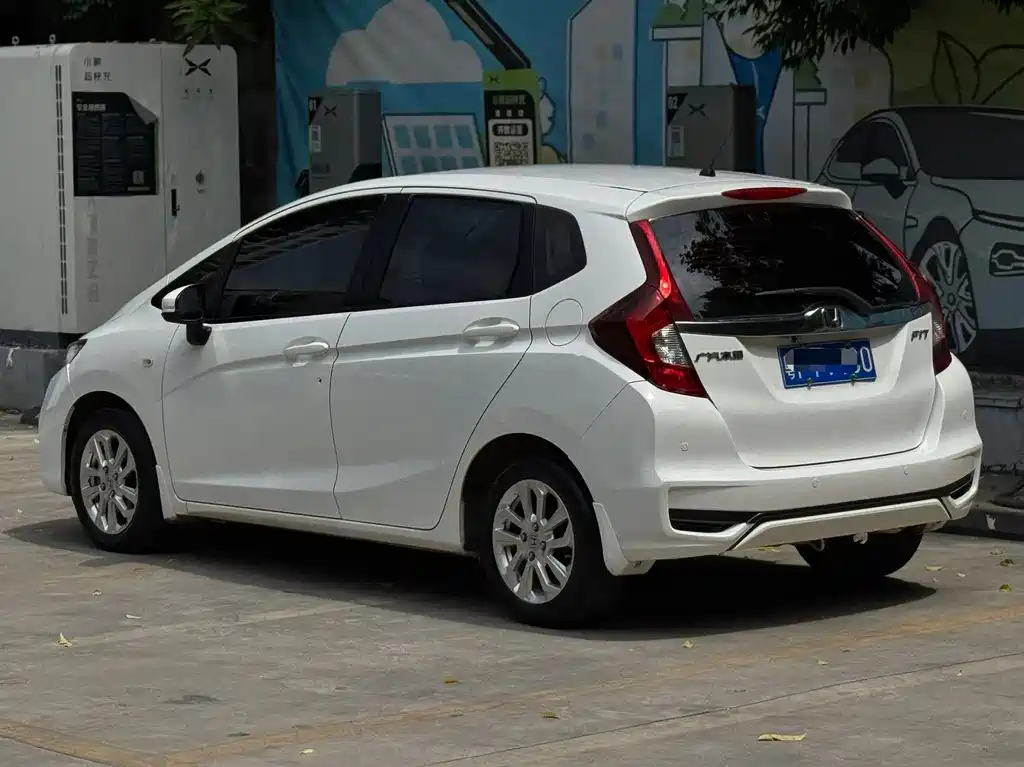Honda Fit — фото 8