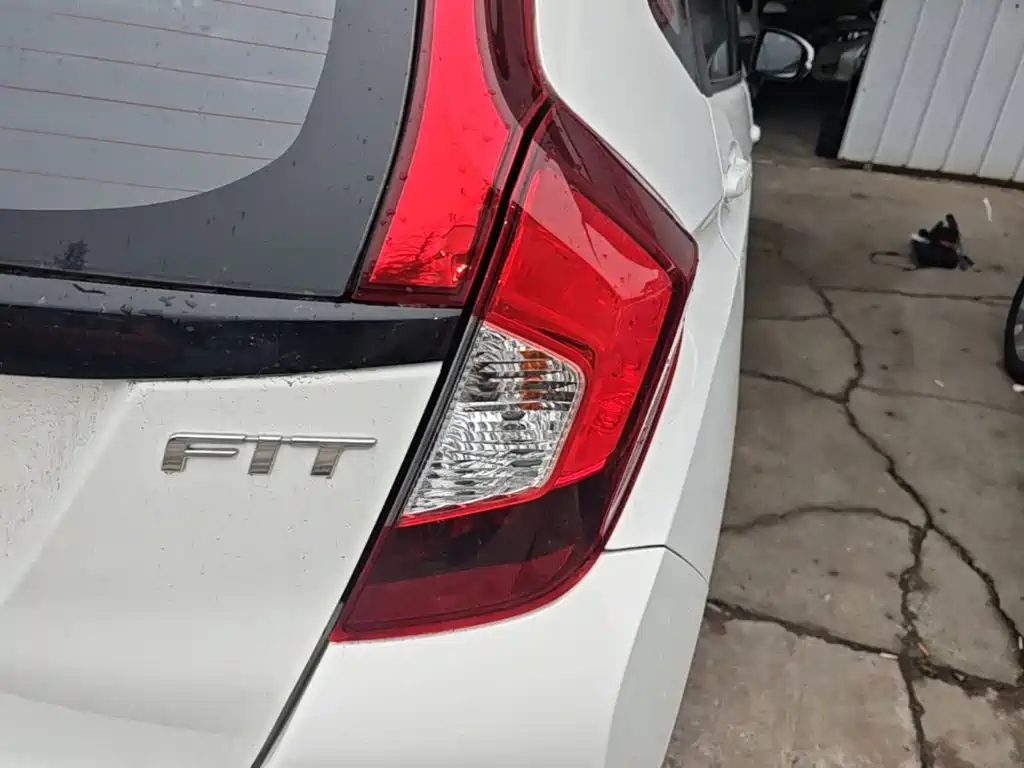 Honda Fit — фото 8