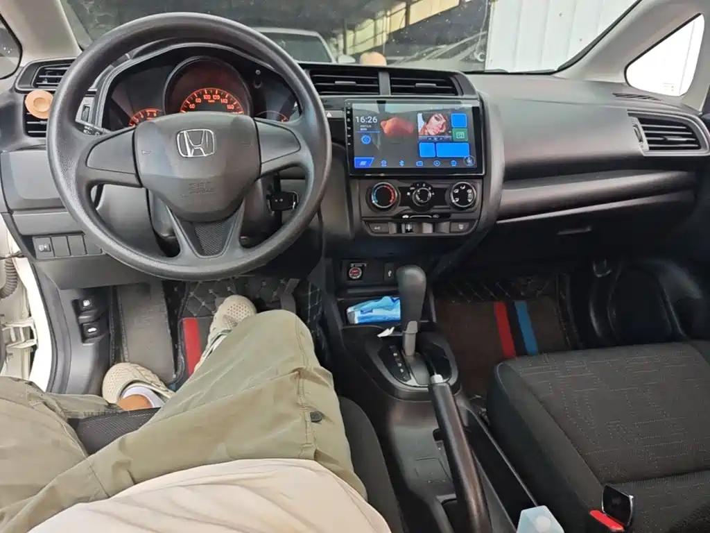 Honda Fit — фото 10