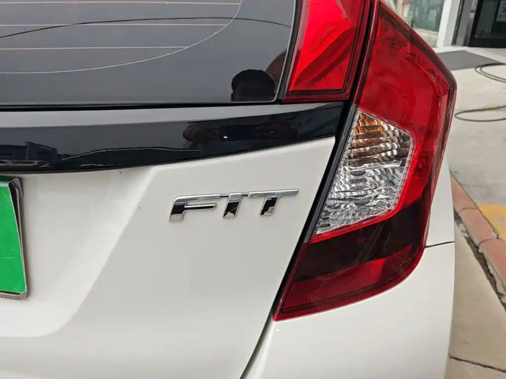 Honda Fit — фото 8