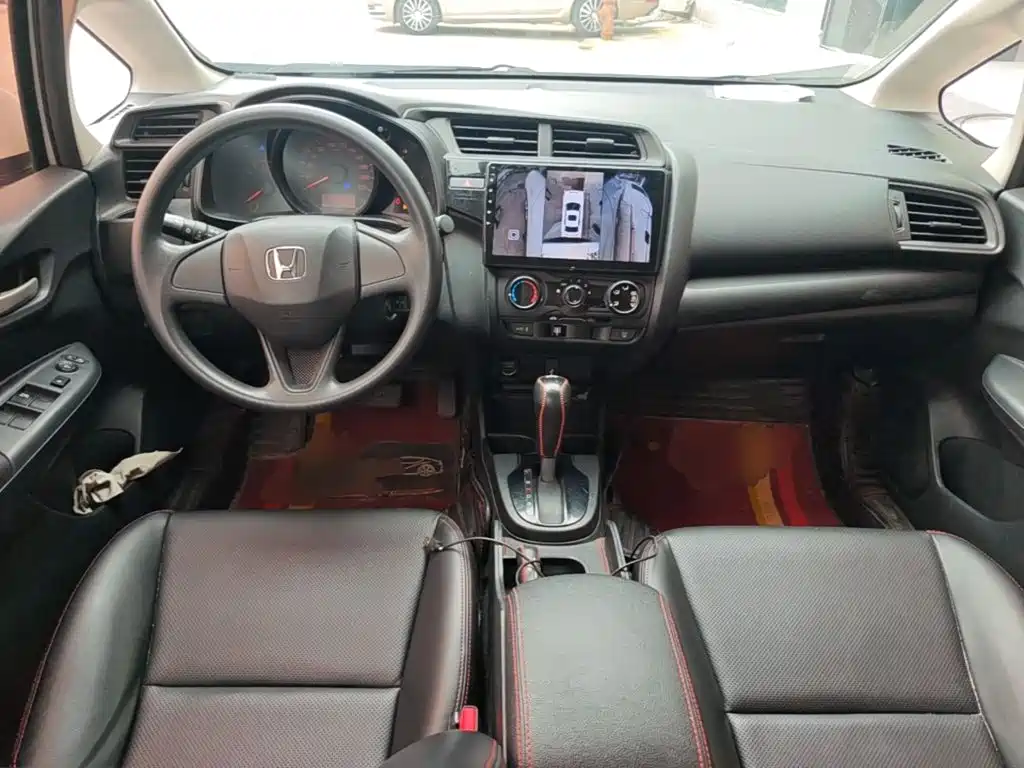 Honda Fit — фото 10