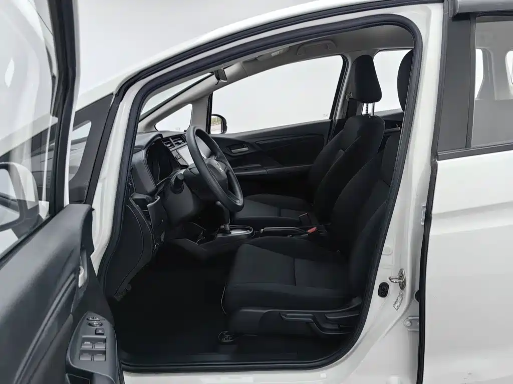 Honda Fit — фото 10