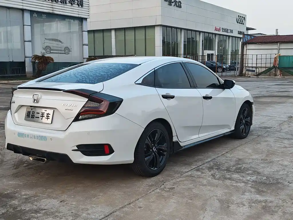 Honda Civic — фото 11