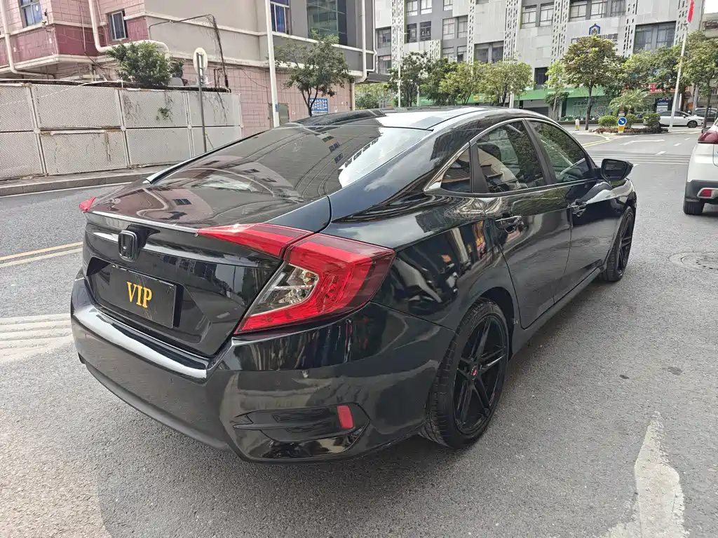 Honda Civic — фото 4