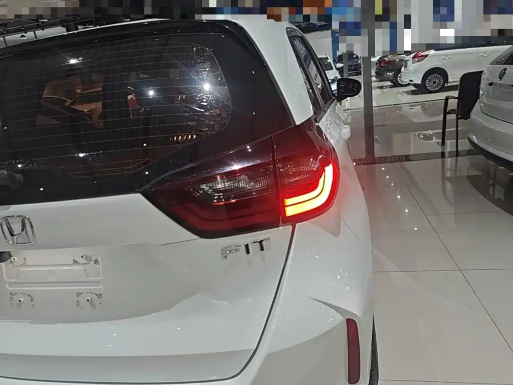 Honda Fit — фото 8