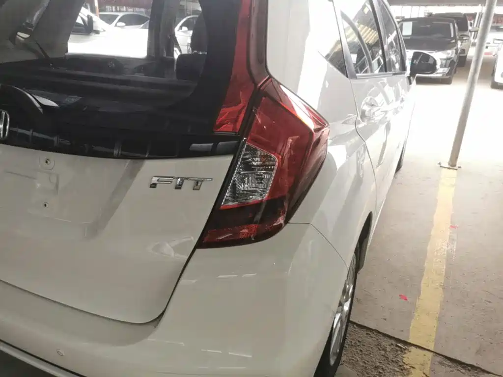 Honda Fit — фото 8
