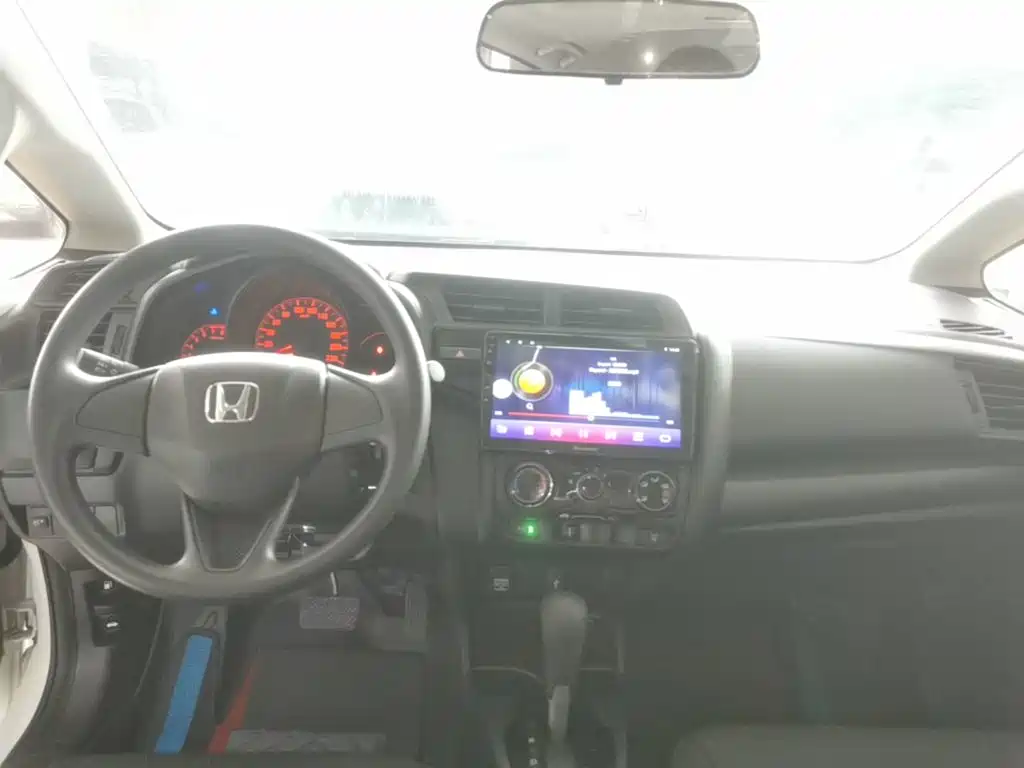 Honda Fit — фото 10
