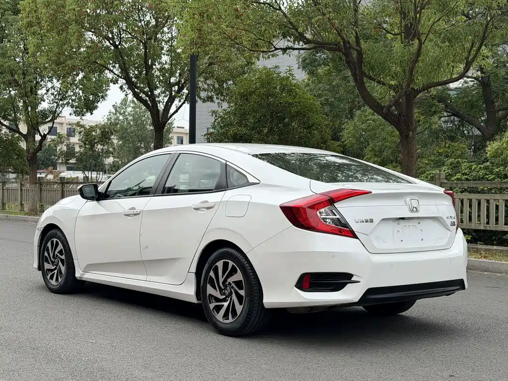 Honda Civic — фото 7