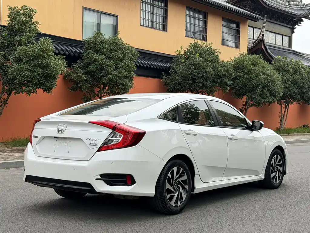 Honda Civic — фото 9