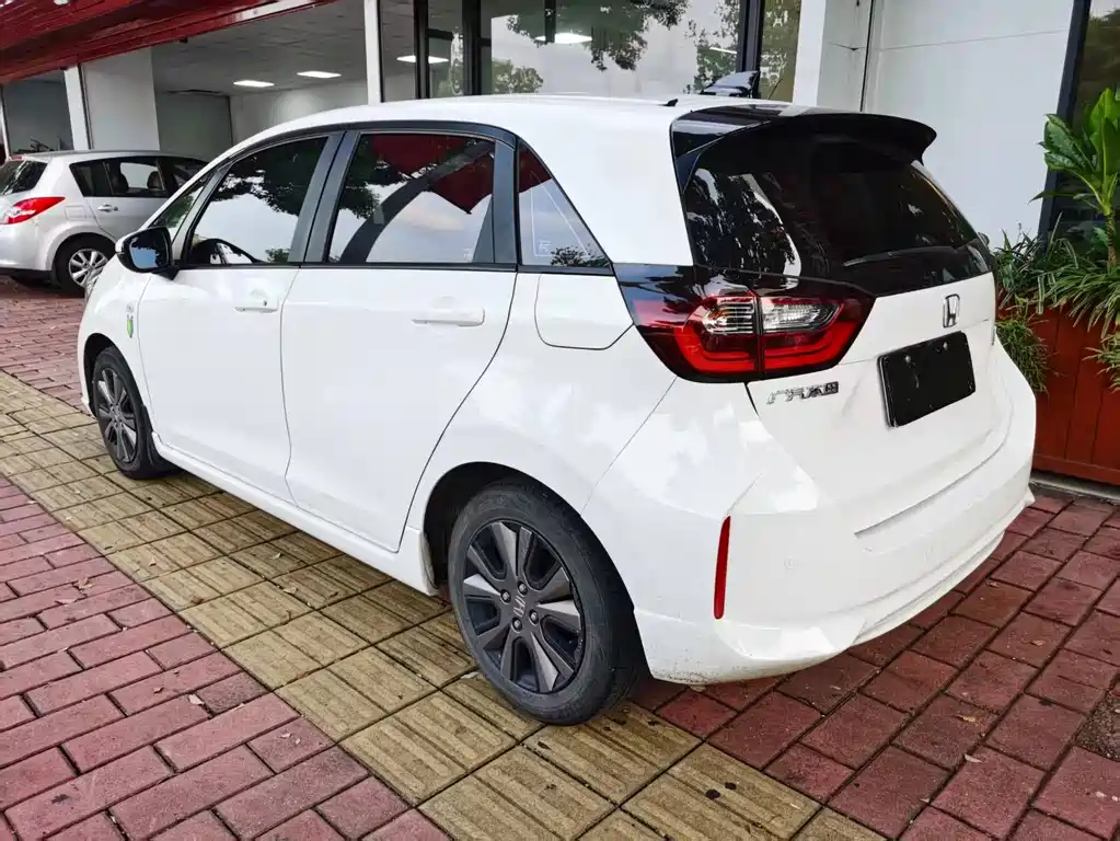 Honda Fit — фото 7
