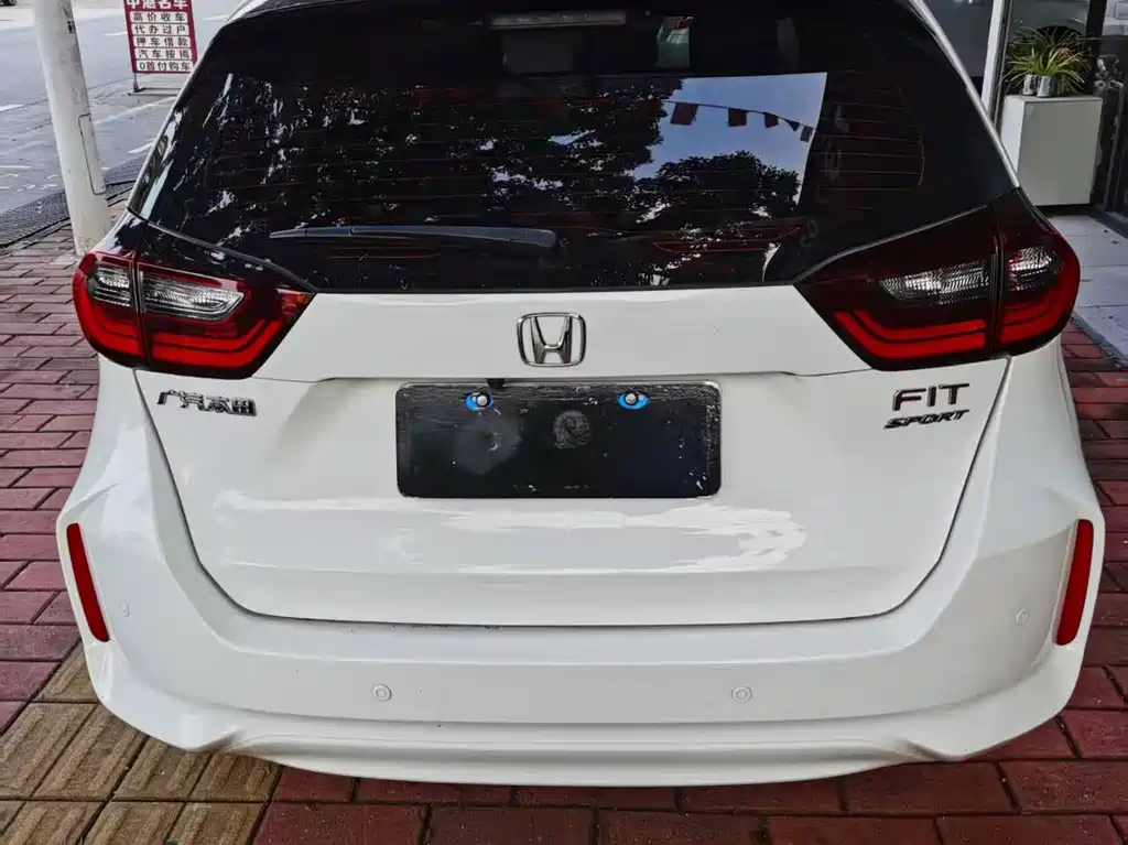 Honda Fit — фото 8