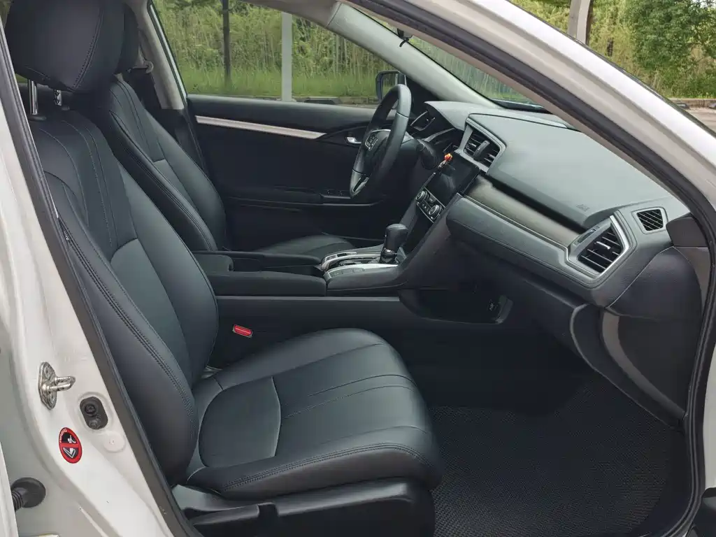 Honda Civic — фото 10