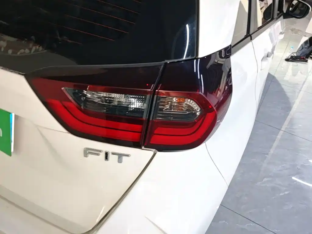 Honda Fit — фото 8