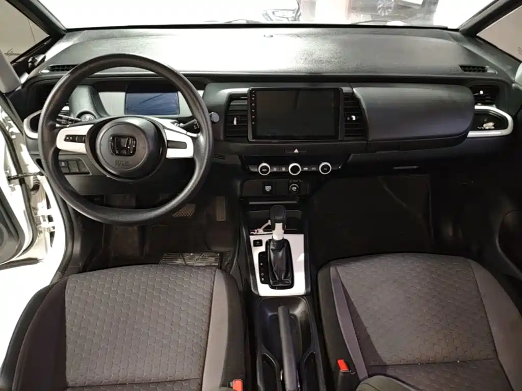 Honda Fit — фото 10