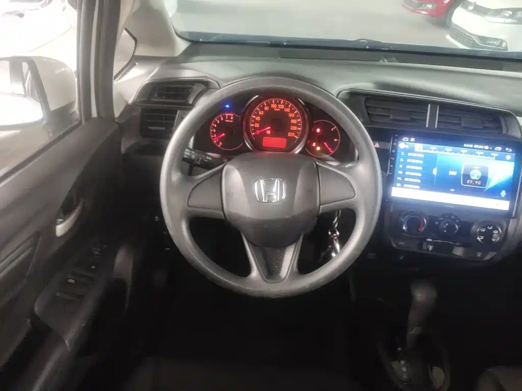 Honda Fit — фото 11