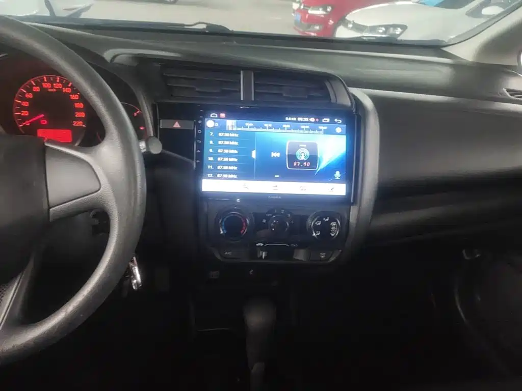 Honda Fit — фото 13