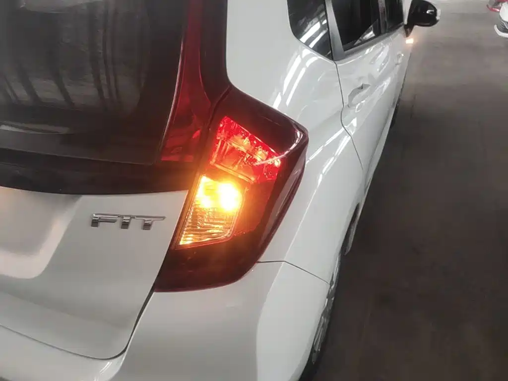 Honda Fit — фото 8