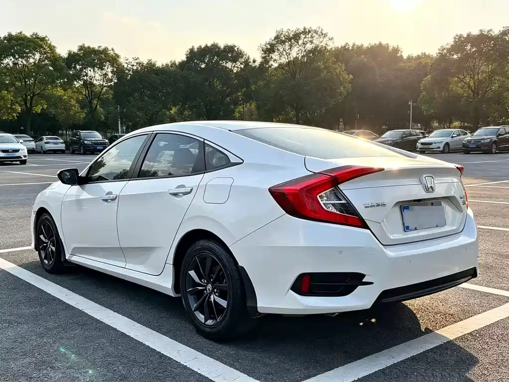 Honda Civic — фото 11