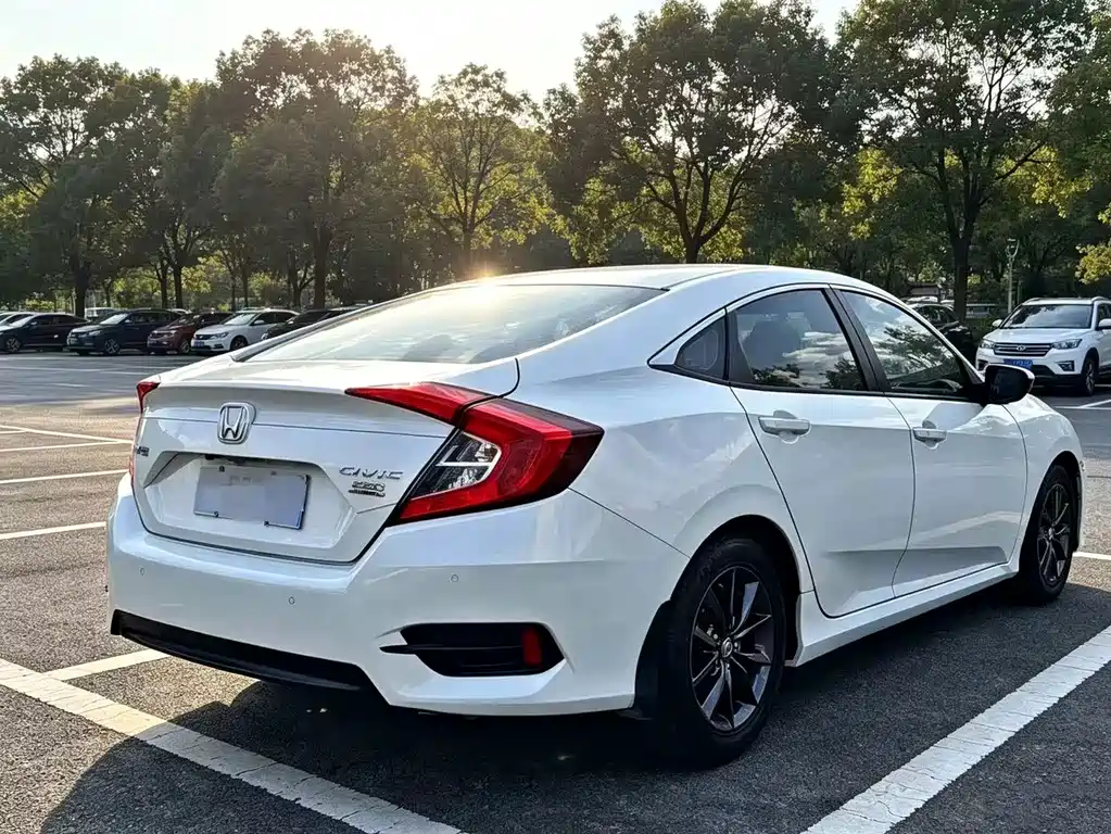 Honda Civic — фото 9