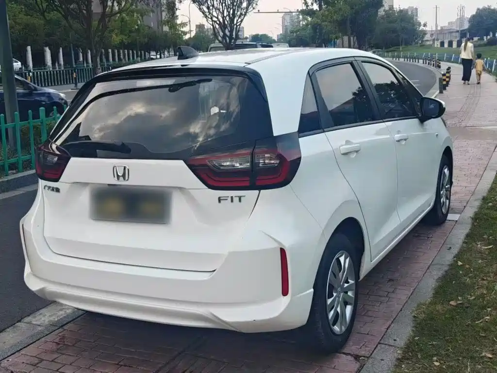 Honda Fit — фото 7