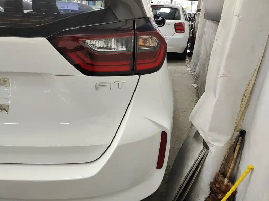 Honda Fit — фото 8