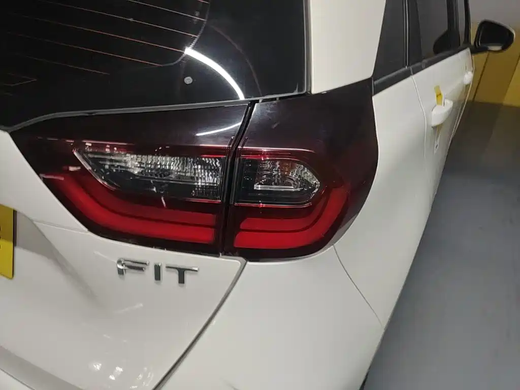 Honda Fit — фото 8