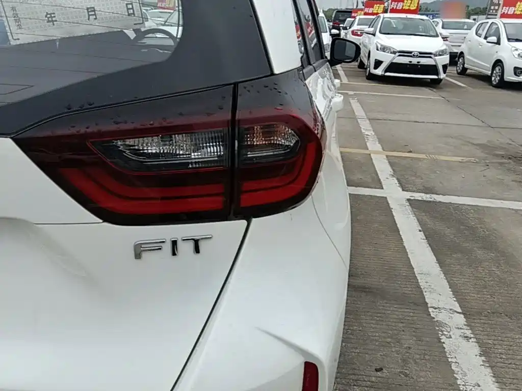 Honda Fit — фото 8