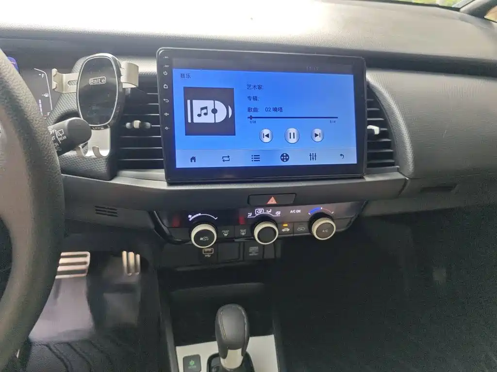 Honda Fit — фото 9