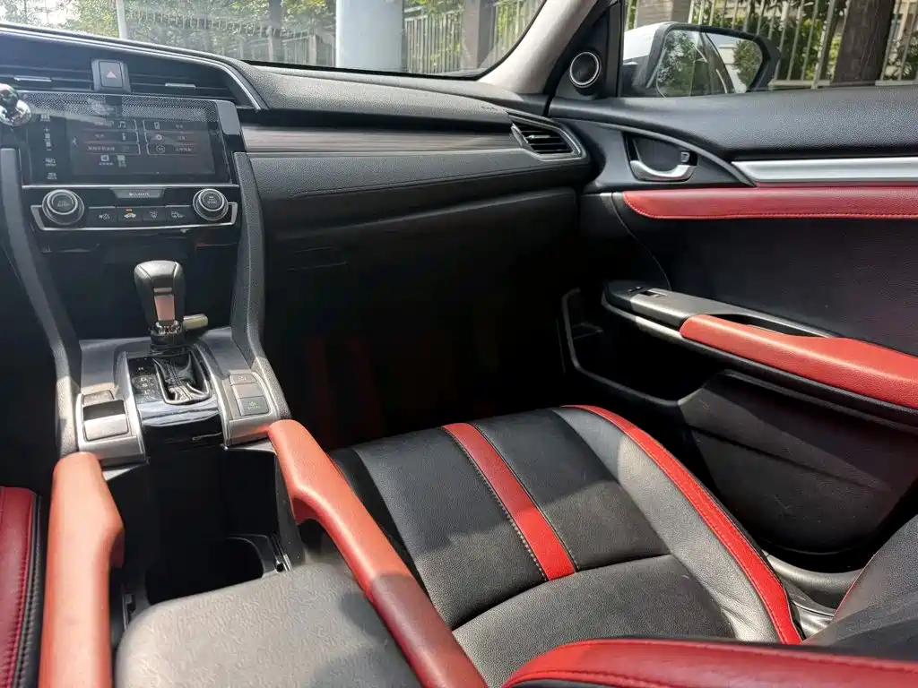 Honda Civic — фото 7