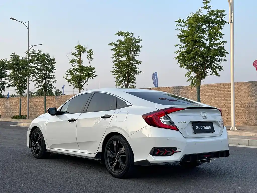 Honda Civic — фото 7