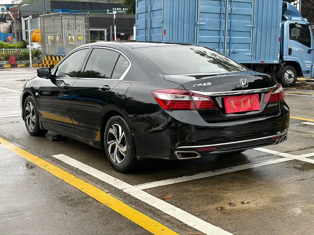 Honda Accord — фото 7